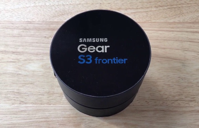جعبه استوانه‌ای شکل ساعت هوشمند Samsung Gear S3 Frontier